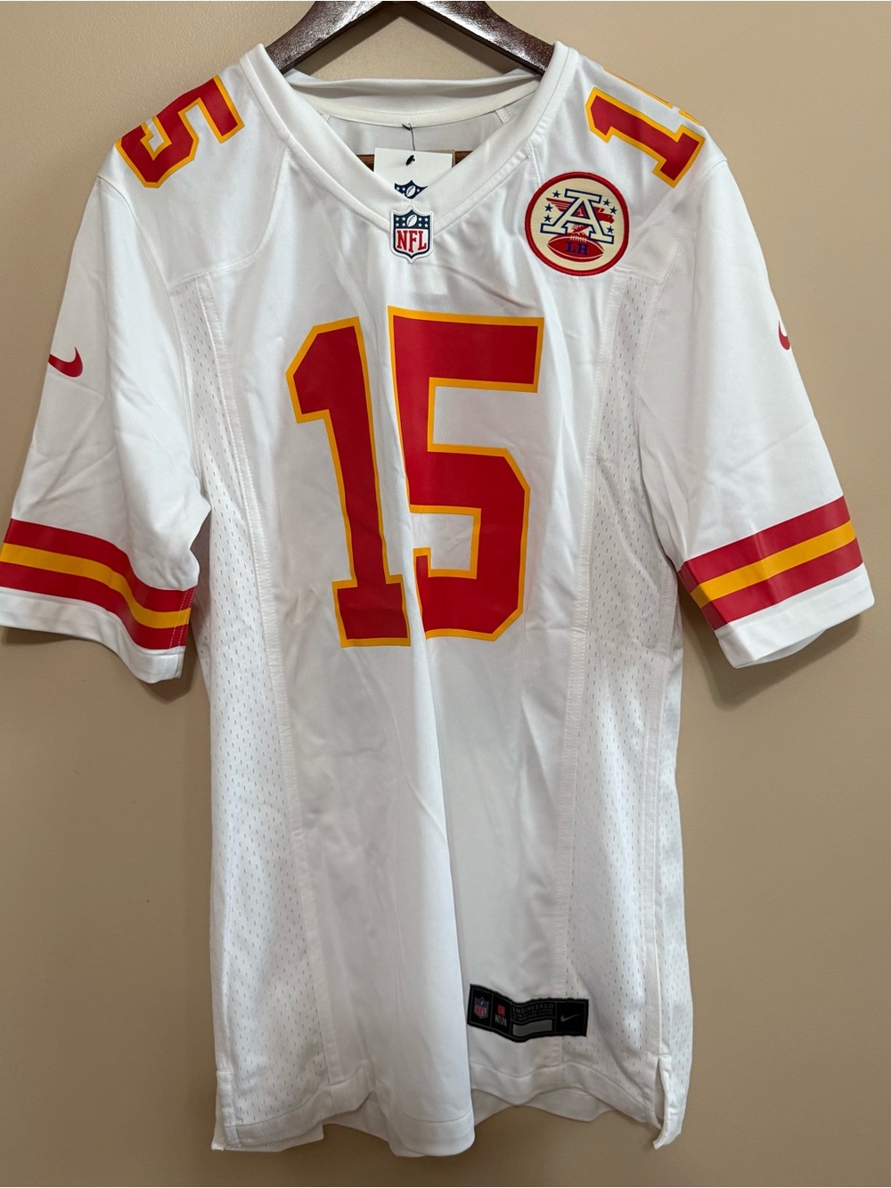 NWT Men’s NIKE ON FIELD PATRICK MAHOMES #15
KANSAS CITY CHIEFS JERSEY Sz S
